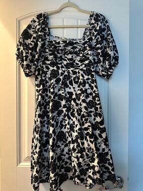 Black & White Floral Puff Sleeve Dress size XL